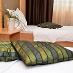 Sorbona 2* Warna